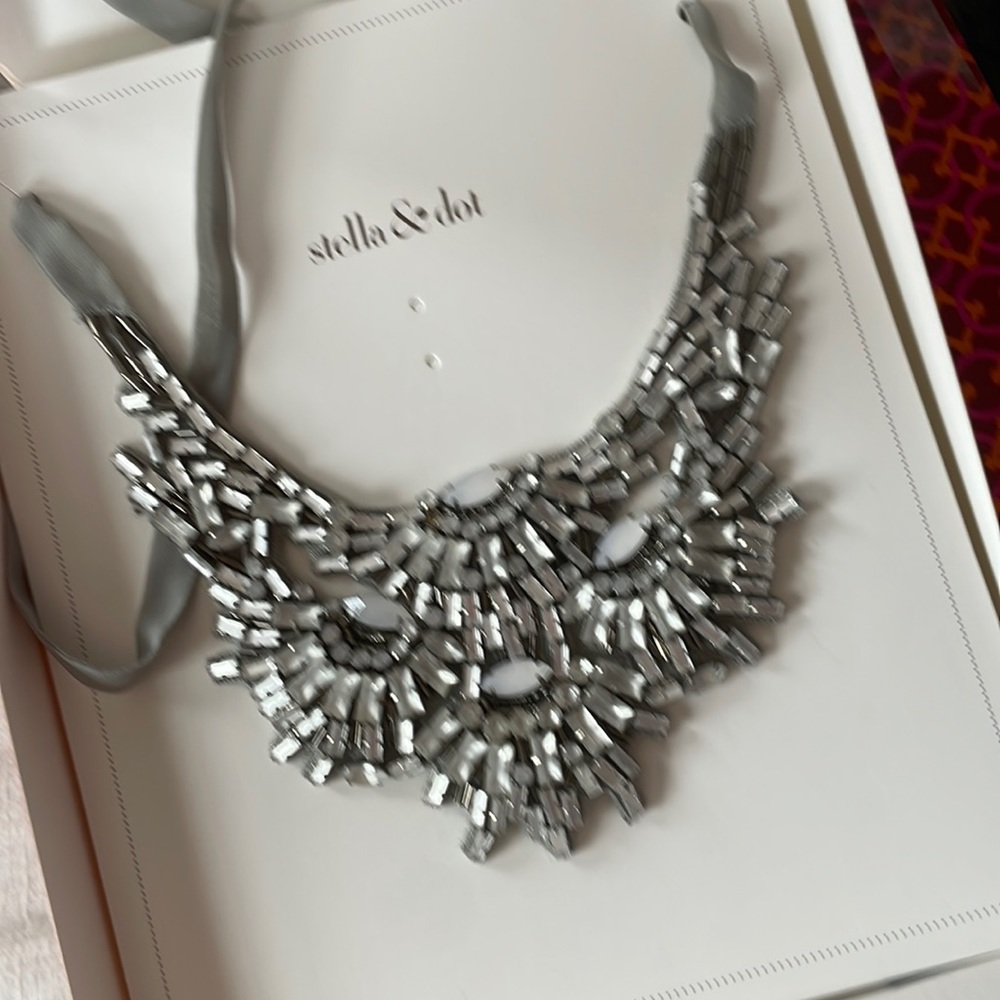 Stella & Dot Gala Statement Necklace